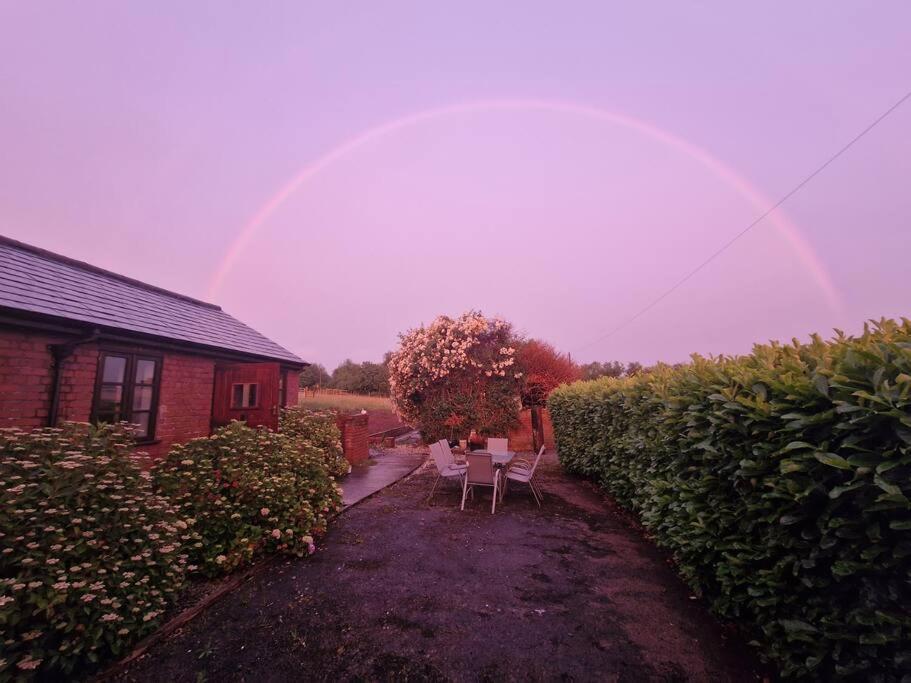 Swallows Nest Guest House - With Hot Tub Abergavenny Exterior foto