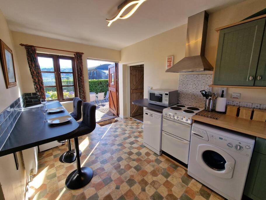 Swallows Nest Guest House - With Hot Tub Abergavenny Exterior foto