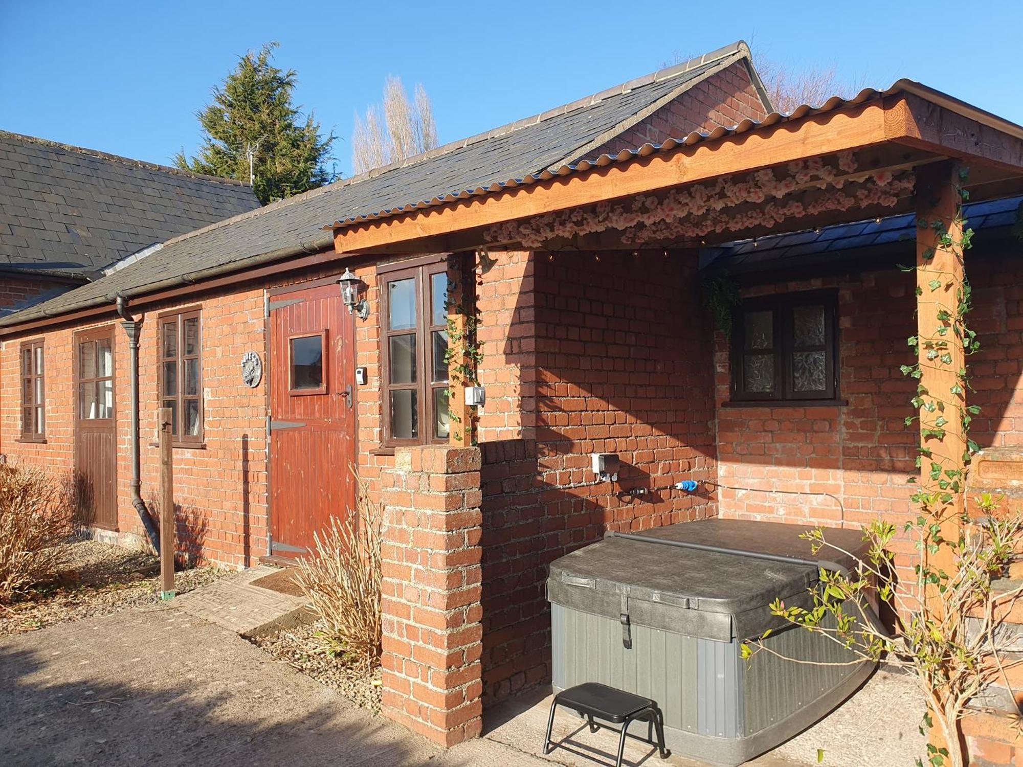 Swallows Nest Guest House - With Hot Tub Abergavenny Exterior foto